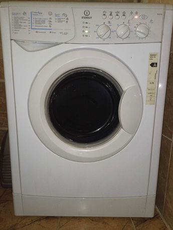 Продам стиральную машину Indesit