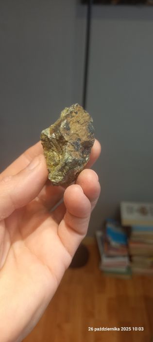 Minerały lelingit