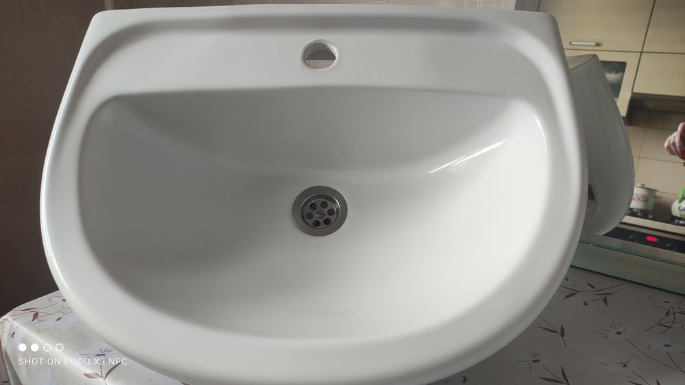 Умивальник+дзеркало у ванну кімнату