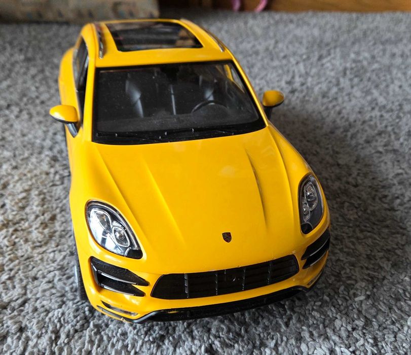Zdalnie sterowane Porsche Macan Rastar 1:14