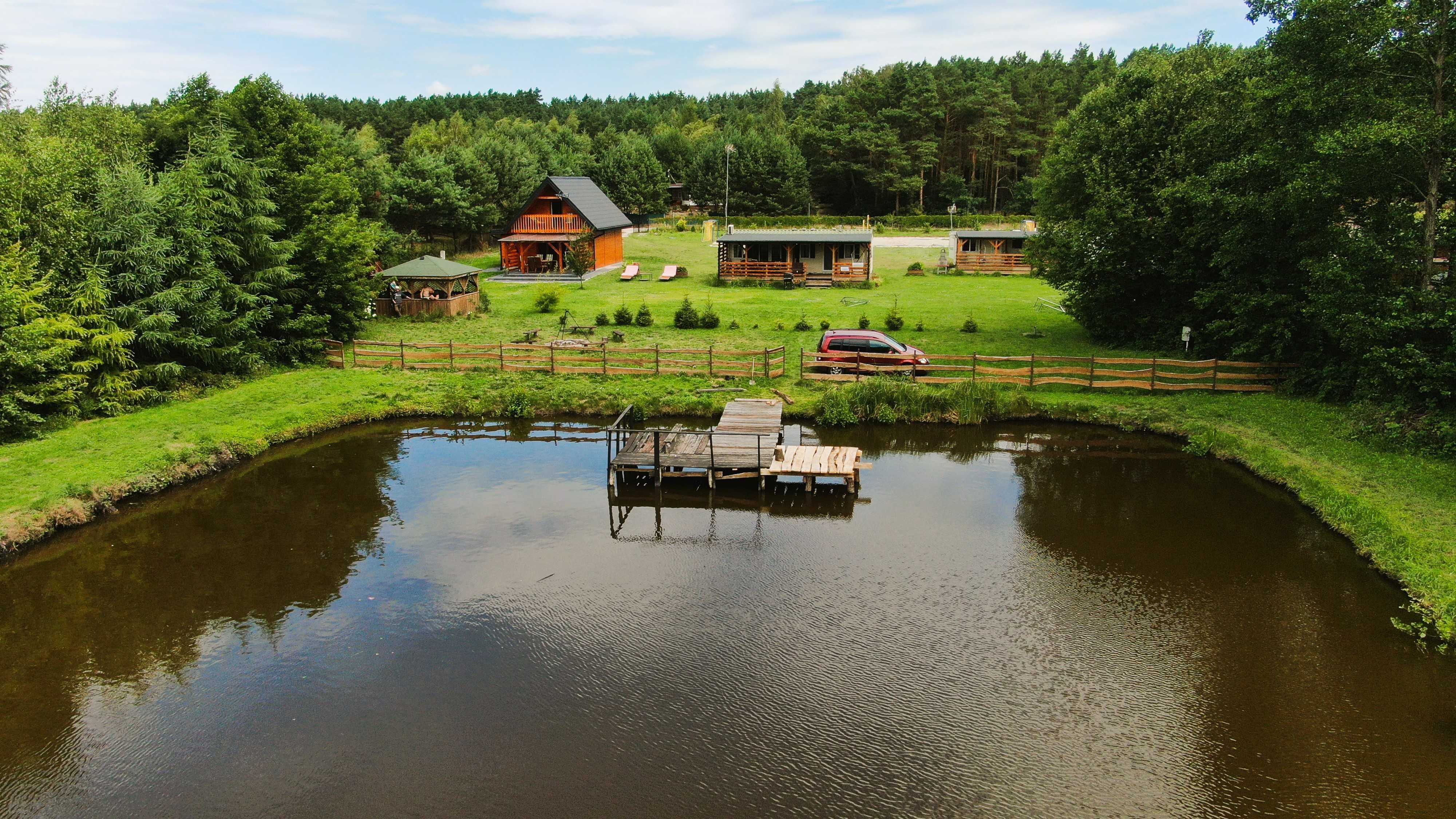 Domek całoroczny nad jeziorem drewniany z jacuzzi i WiFi