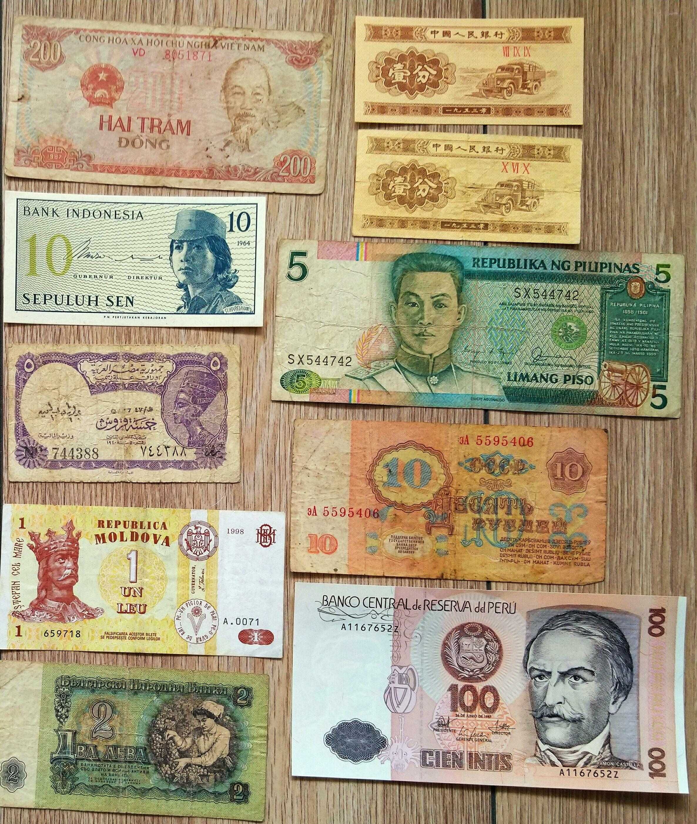 17 Banknotów kolekcjonerskich - cały świat.