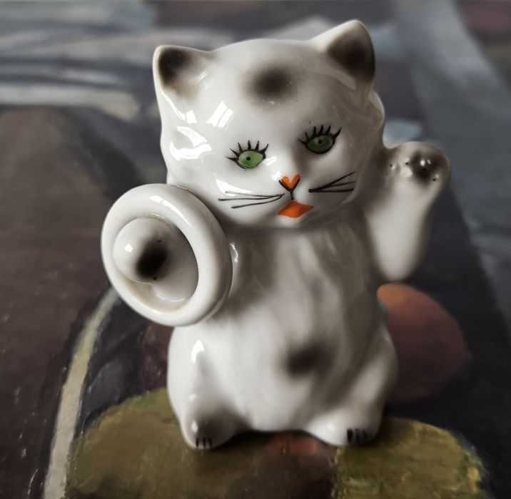 Figurka kot Rumunia  piękna stara porcelana