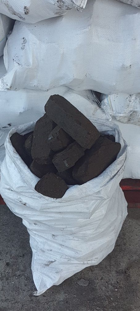Уголь пламенный насыпом в мешках  доставка  брикеты В Херсоне