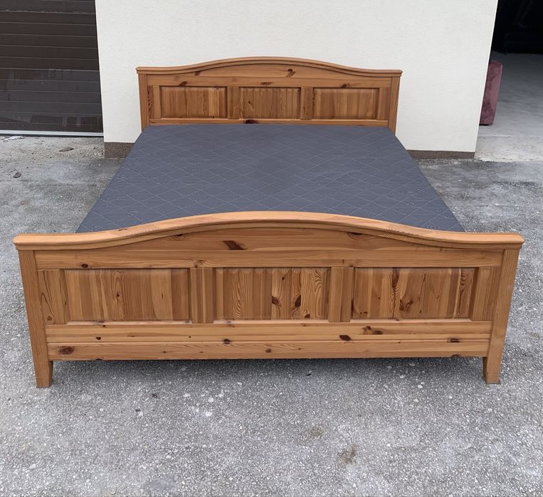 Łóżko sosnowe z materacem 180 x 200 cm