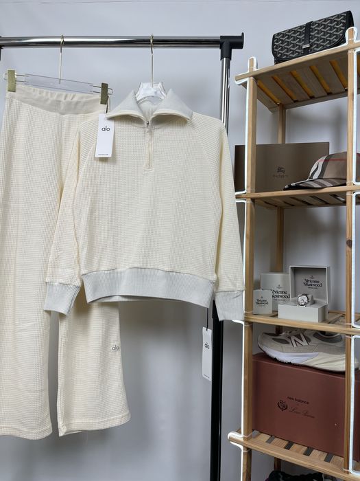 Жіночий Костюм Alo Yoga | Женский Белый Костюм ( 2 кольори )