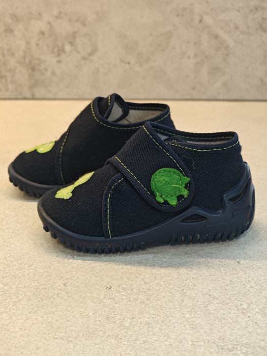 Buty kapcie rozm.22