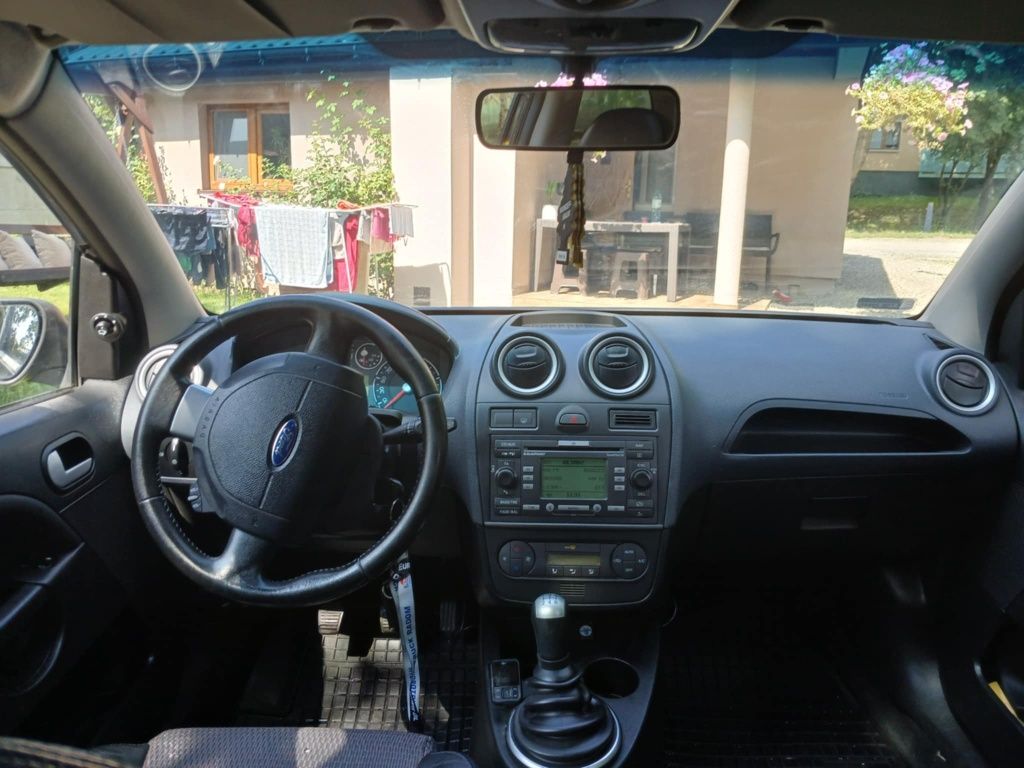 Ford Fiesta kolor czarny