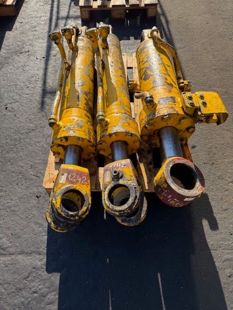 siłownik hydrauliczny duży 3 szt komplet do ładowarki furukawa