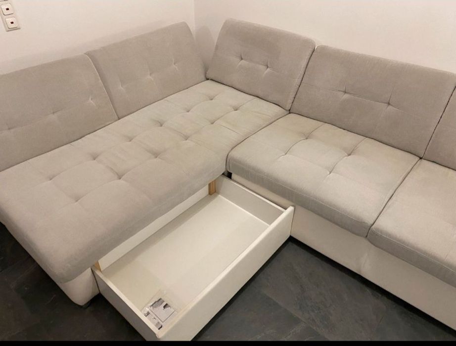 Stylowy narożnik z funkcją spania i pojemnikiem – komfort i elegancja