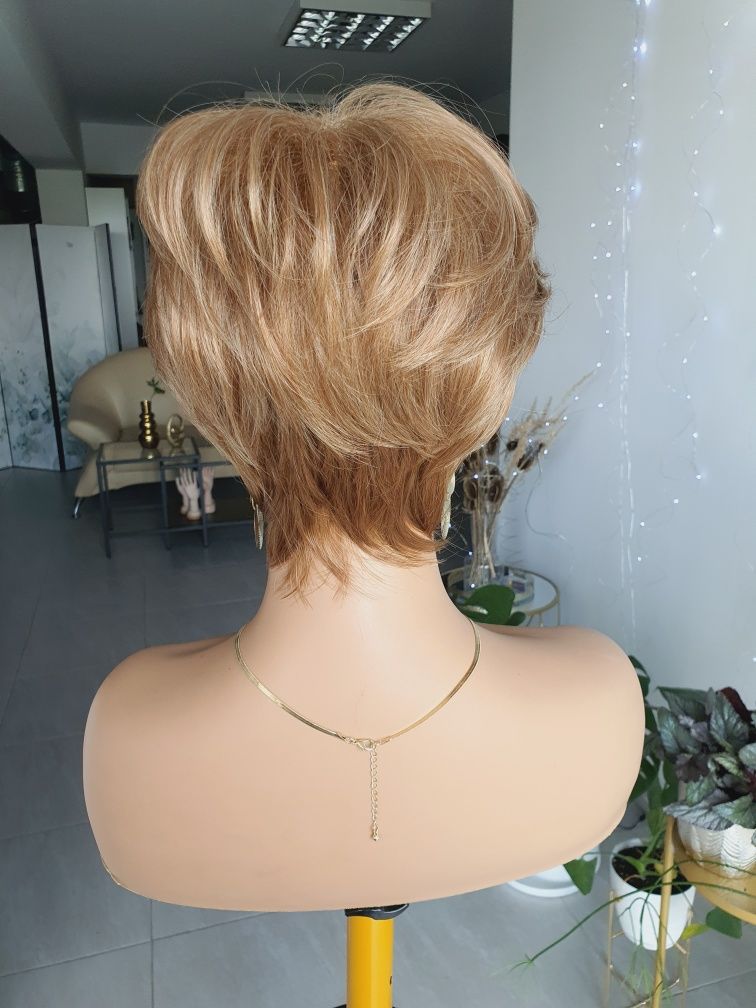 Krótka peruka naturalna fryzura blond KBS-02