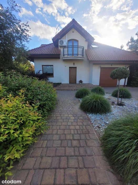 Urokliwy Dom na Sprzedaż z Niepowtarzalnym