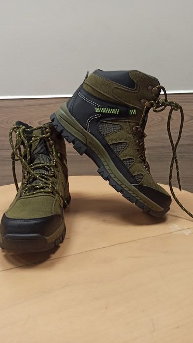 Продам трекінгові черевики, нові.