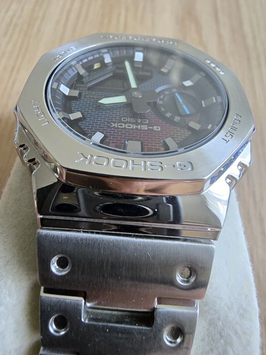 CASIO GM-2100RW-1AER G-SHOCK gwarancji na metalowej bransolecie.