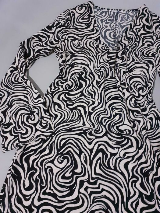 Sukienka rozmiar M motyw zwierzęcy h&m