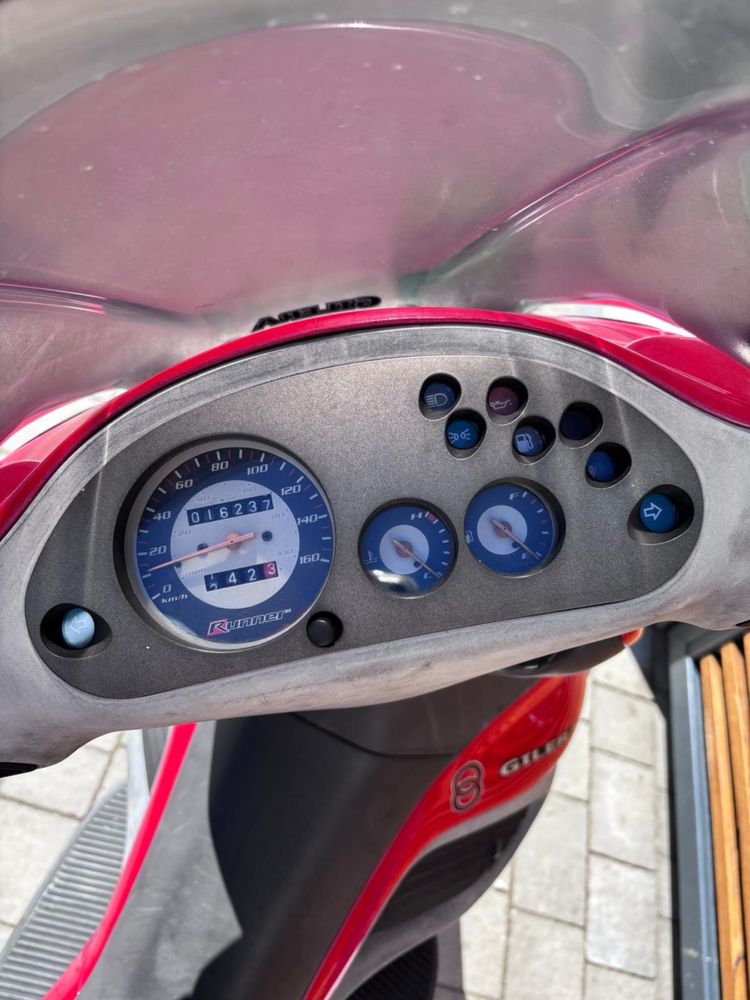 Gilera Runner 125cm3 stan B. dobry 2003r.