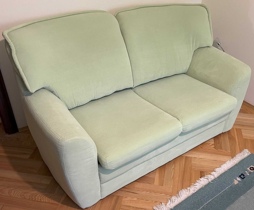 Rozkładana sofa, zgrabna i wygodna