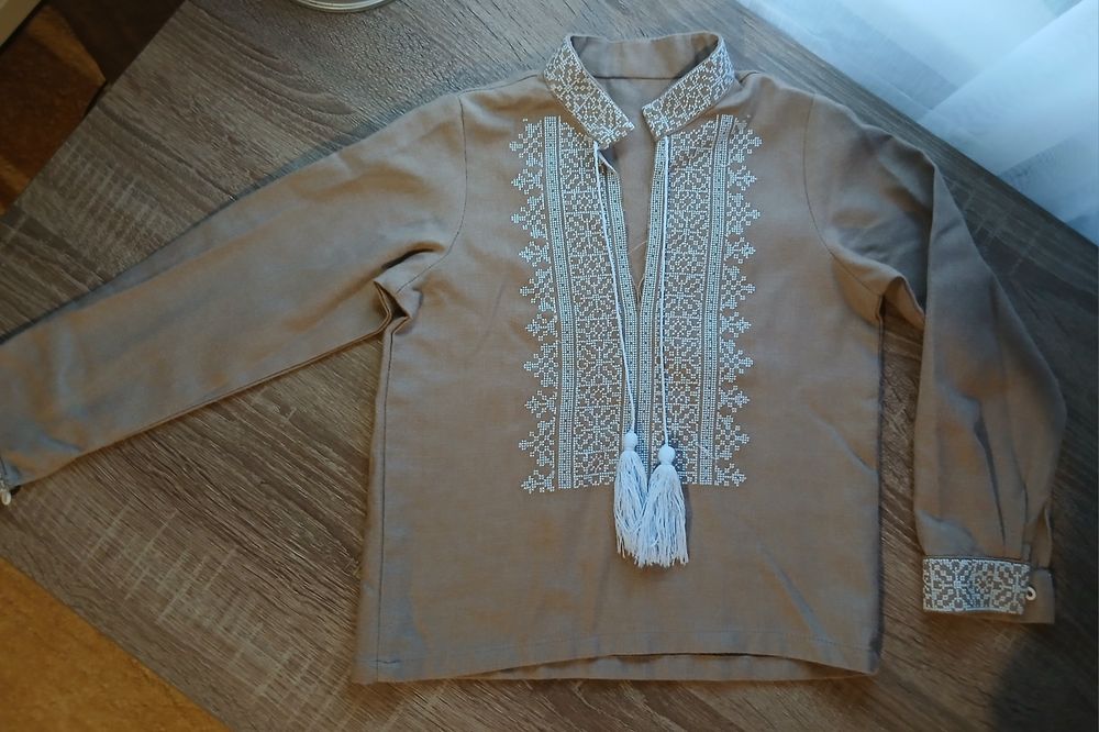 Продам вишиванку на 5років