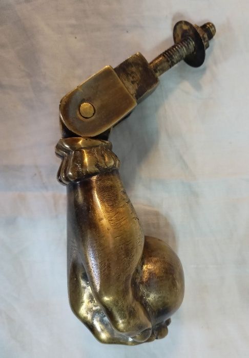 Batente Forma Mão Bronze 2