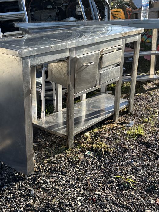 Bancada em inox com gavetas