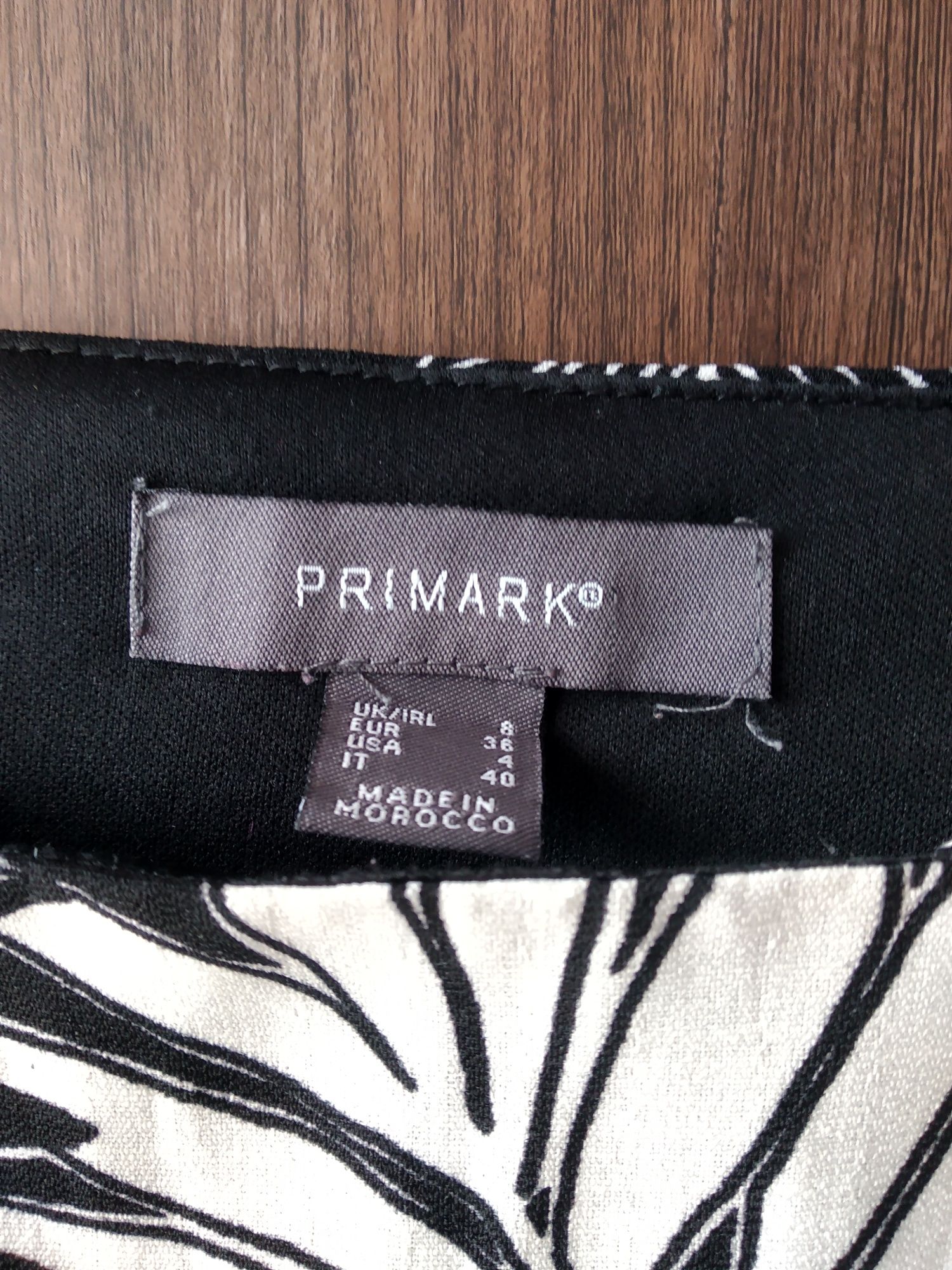 Crop top Primark S czarno-biały crop top na ramiączkach floral