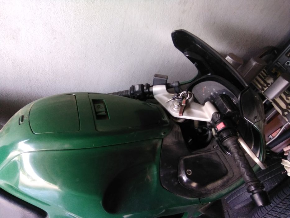 Yamaha GTS 1000 em bom estado