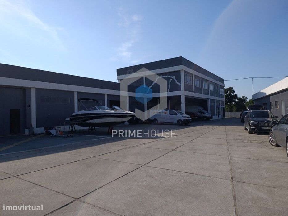 Armazém Industrial em Vale de Touros -Palmela
