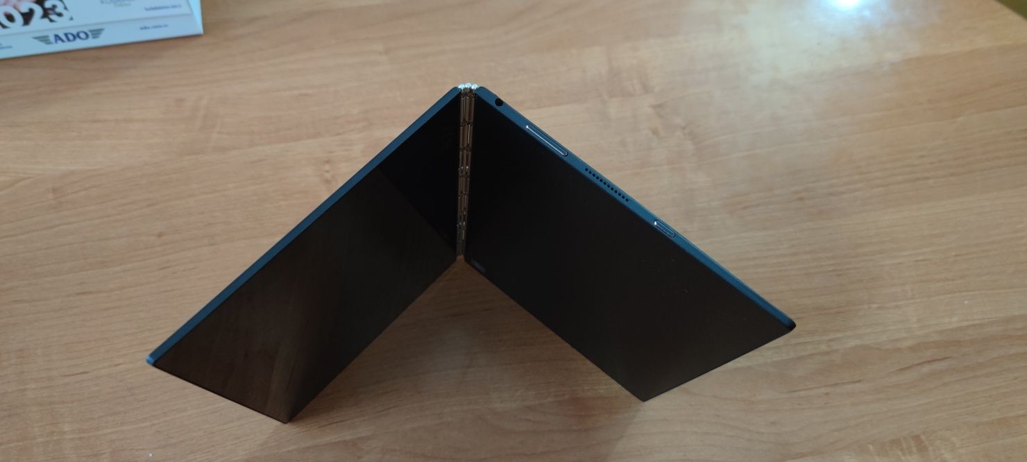 Ноутбук планшет Lenovo Yoga Book YB1-X91L 64Gb
