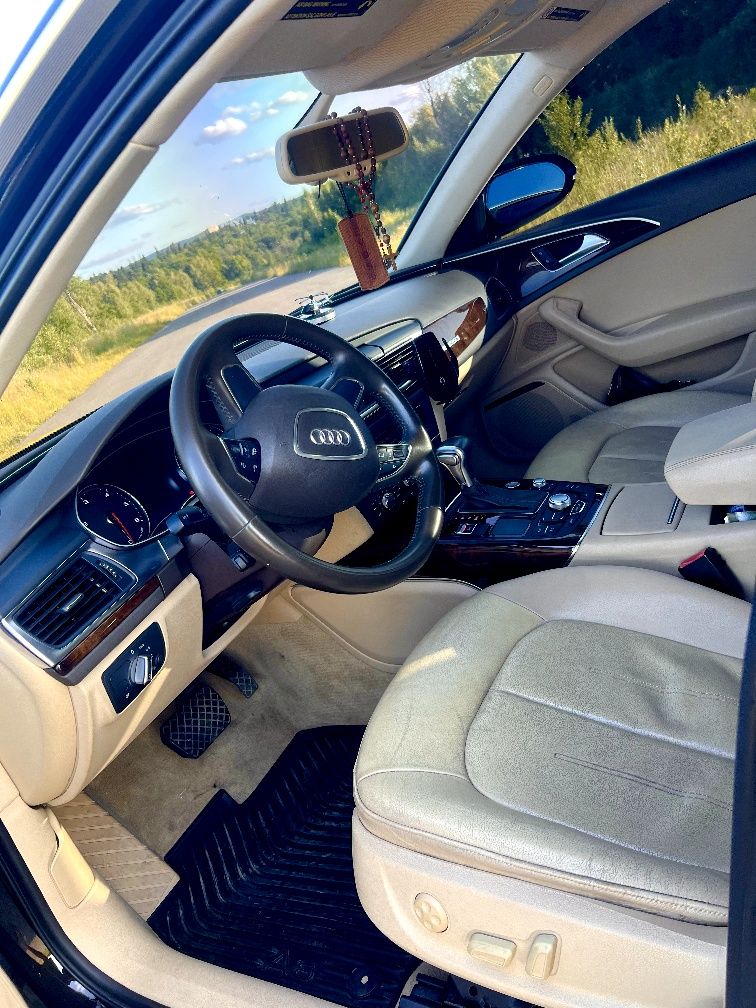 Продаю AUDI A6 .
