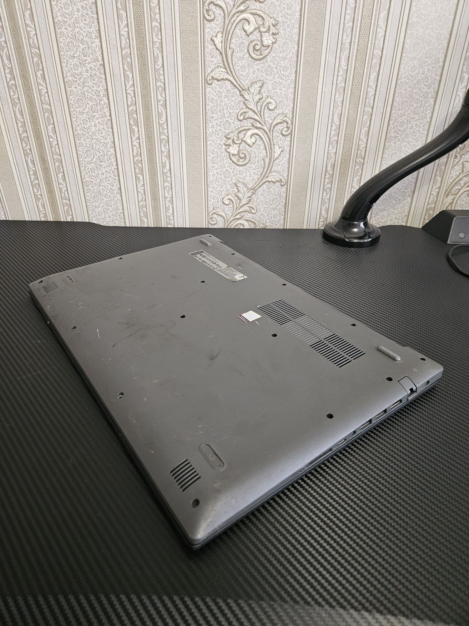 Lenovo 17.3" i5 8250U | 8gb DDR4 | Geforce MX150 2gb | 256gb nvME, 033
