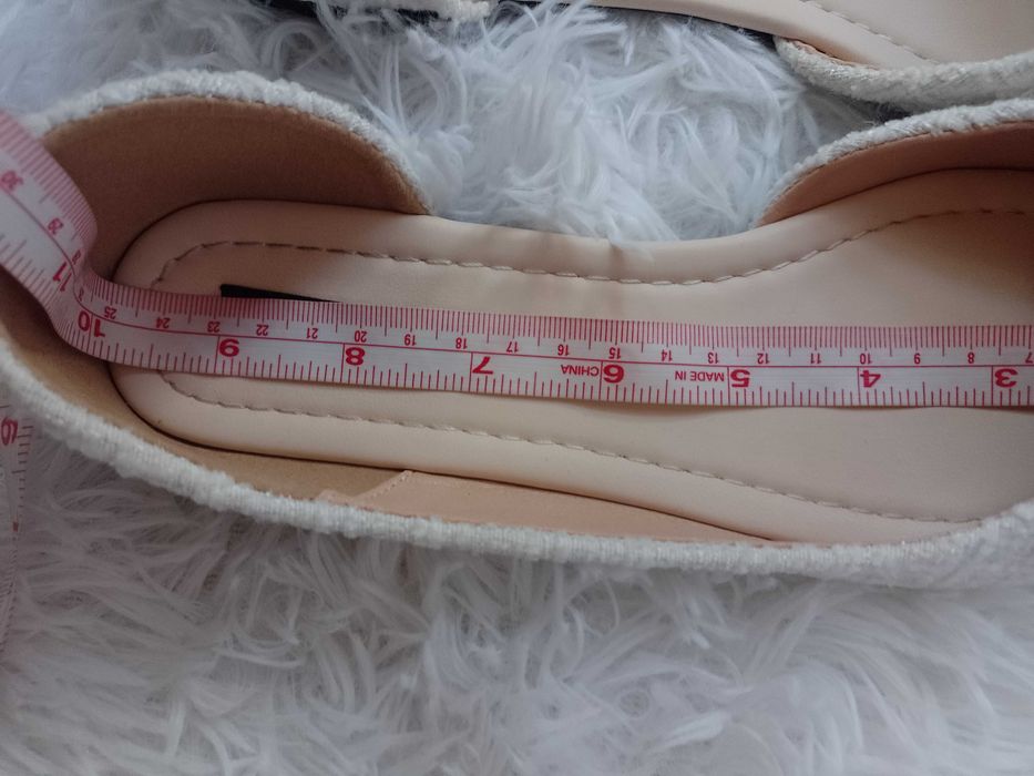 (38) Białe, tweedowe baleriny wieczorowe z mieniącą nitką, NOWE