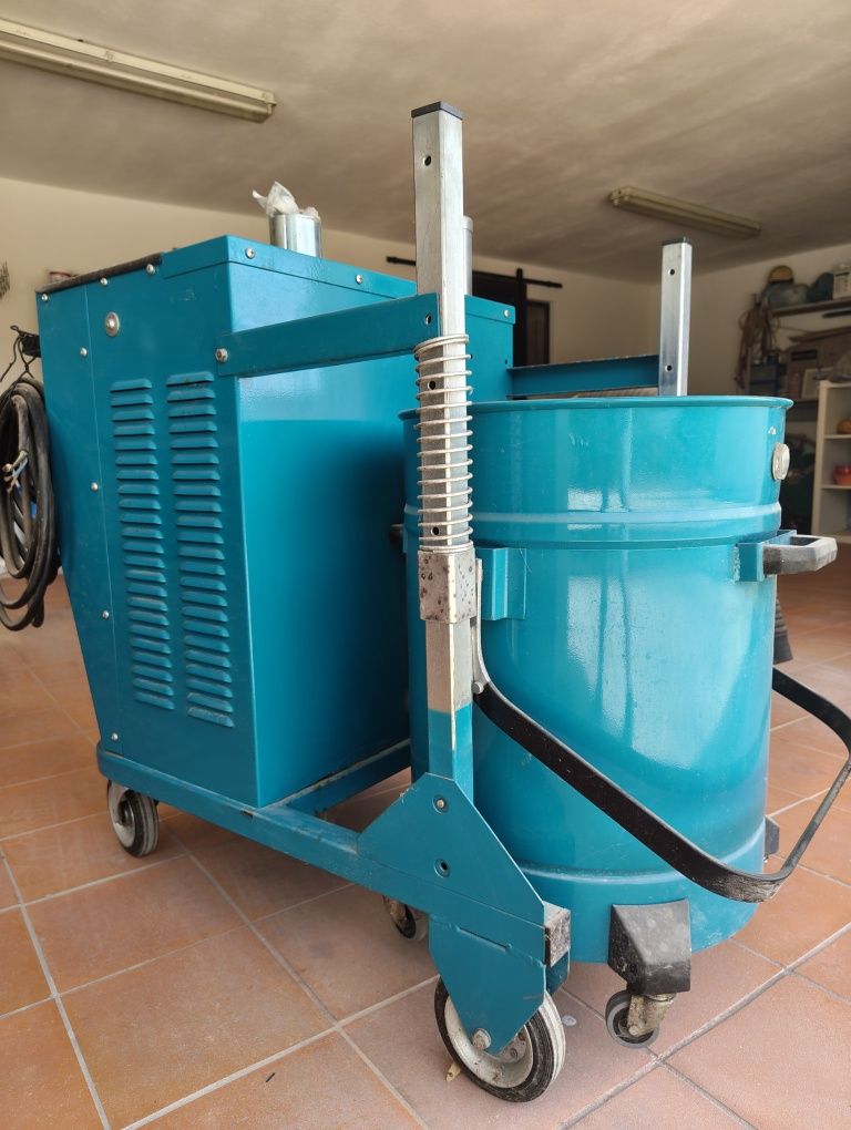 Aspirador Industrial Nilfisk-CFM 3307 – Trifásico