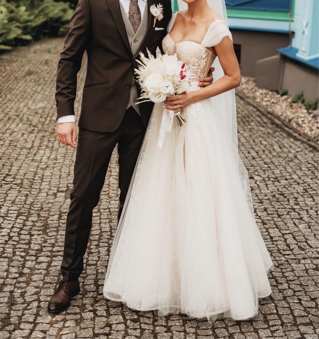 Piekna suknia slubna salon Allure