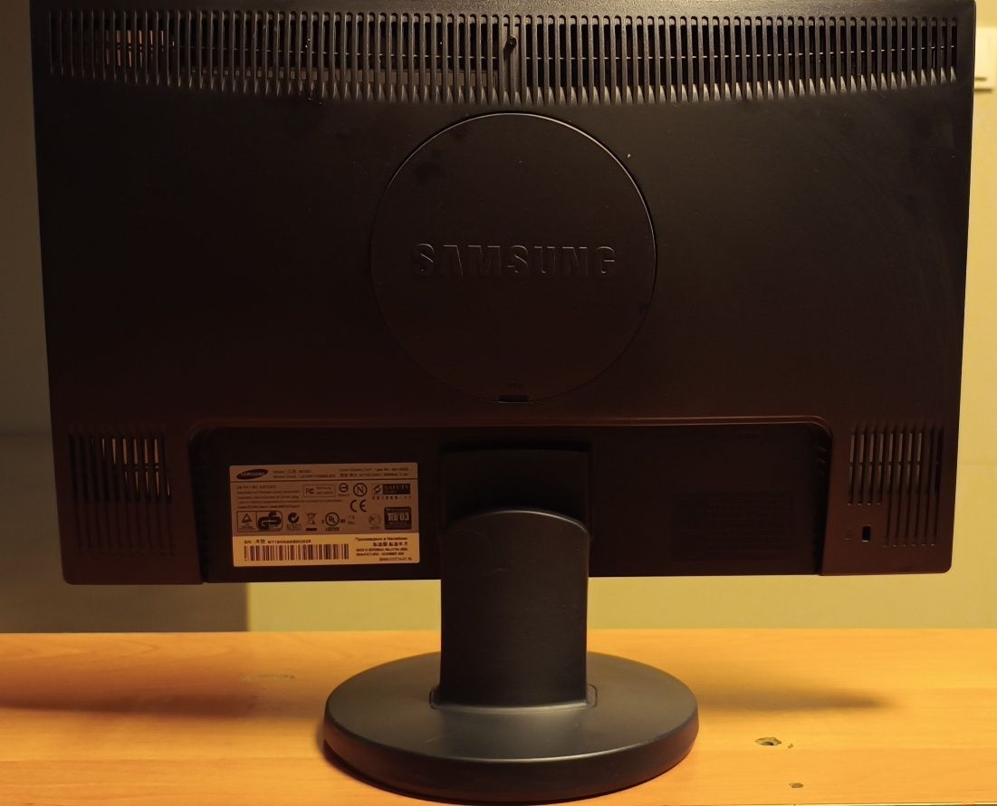 Monitor Samsung 943SN