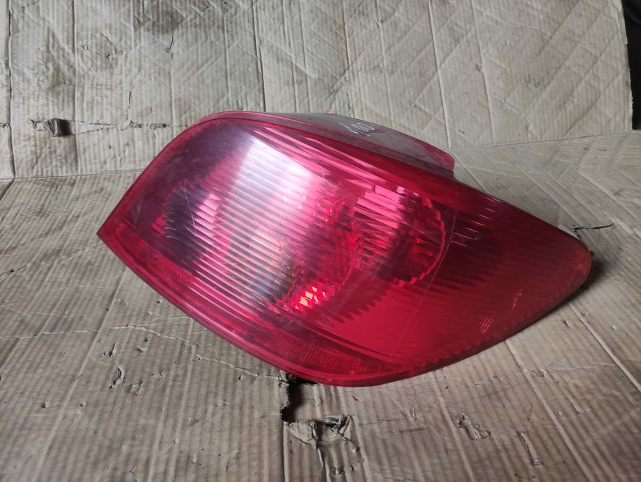 Стоп Peugeot 307 хетчбек ліхтар Пежо  307 6350P3 стопи 6351P3