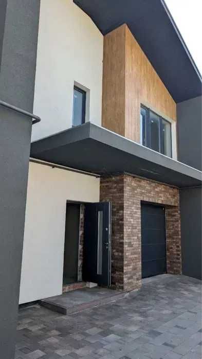 Продається ЗДАНИЙ будинок з ГАРАЖЕМ з виглядом на Вовчинецькі гори