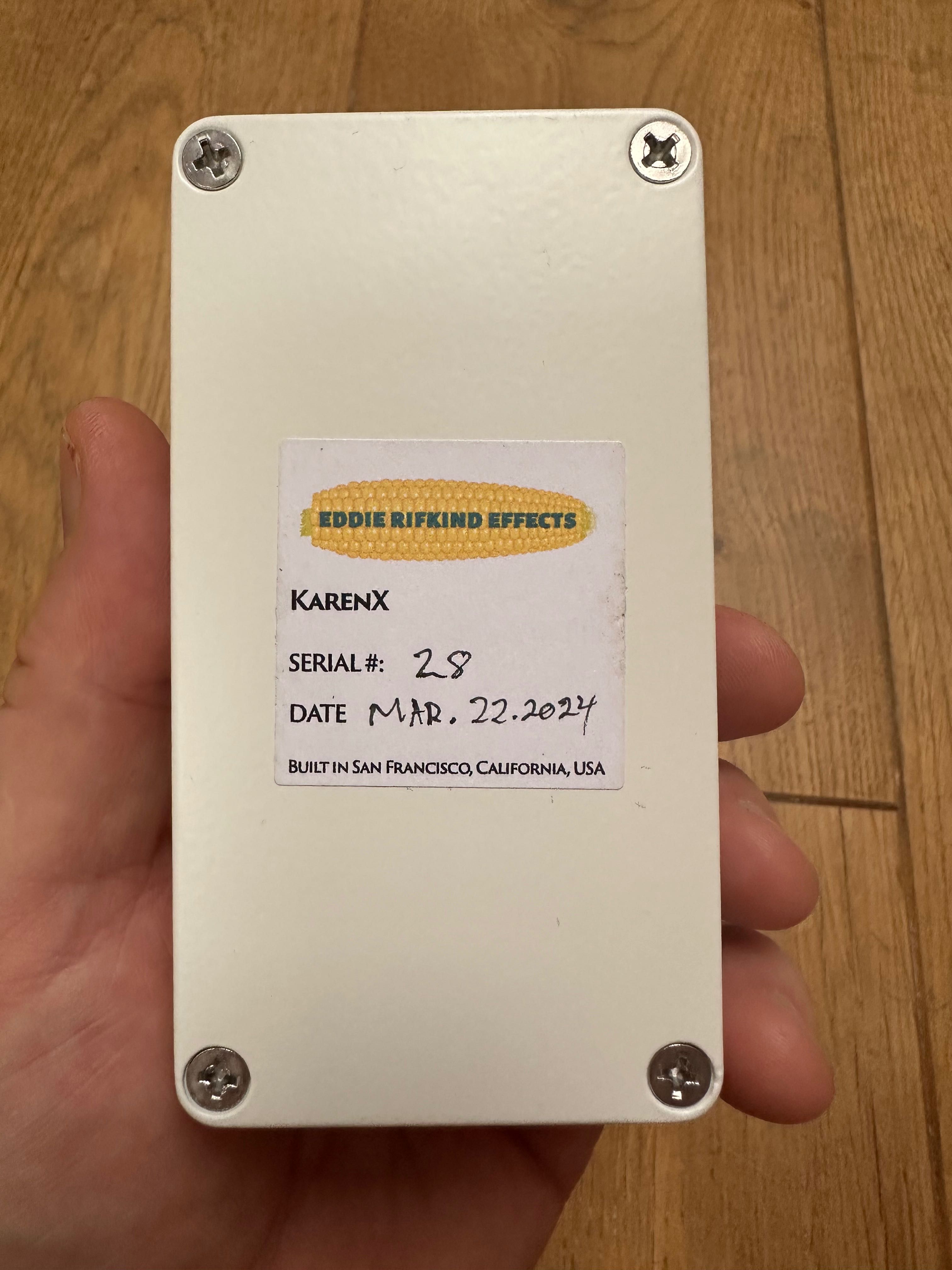 Eddie Rifkind Karen Twitter Manager Pedał Gitara Elon Musk