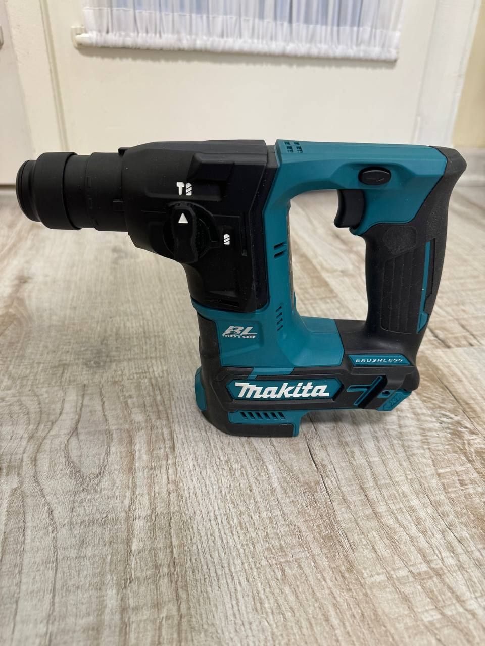 Перфоратор Makita HR-166 D