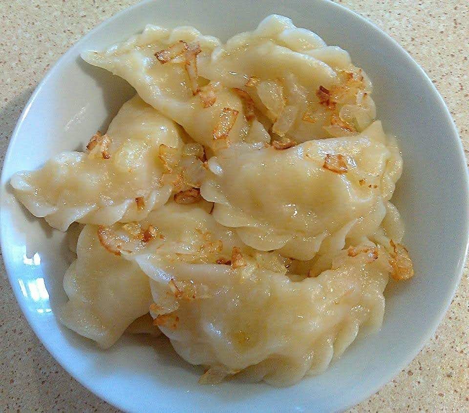 Пельмени, вареники,лапша,чебуреки.