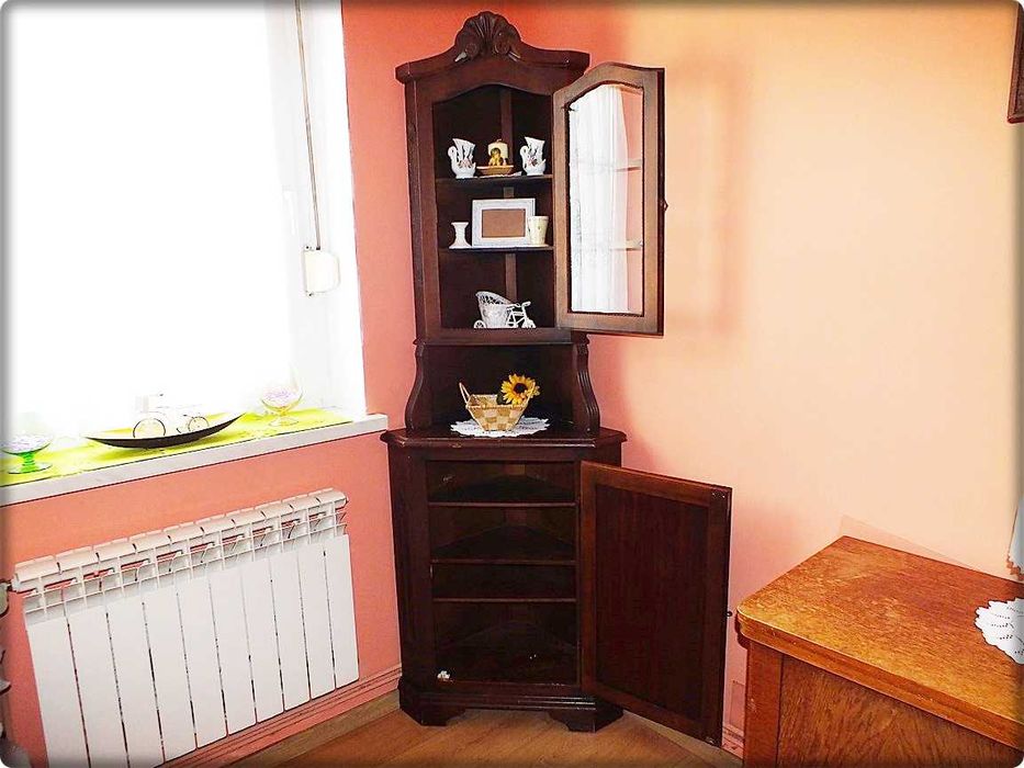 Stara Witryna narożna drewniana, Gablota rzeźbiona Ciemne drewno