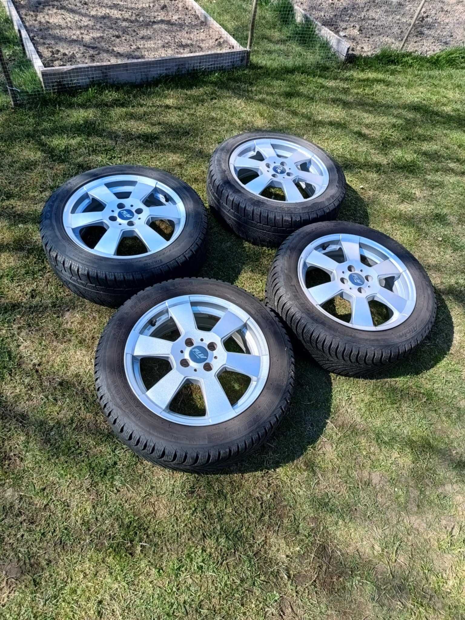 Aluminiowe felgi z oponami zimowymi do Fiata, stan bardzo dobry.