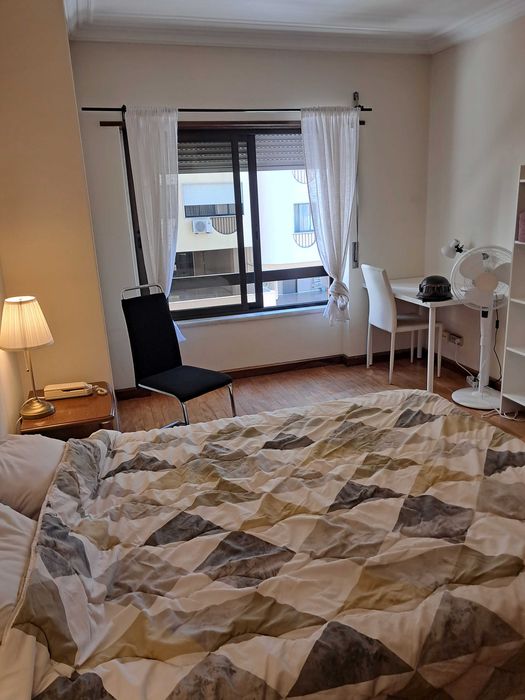 Quarto CASAL. Centro Lisboa. Está disponível.