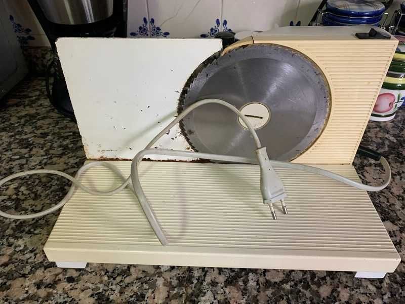 Fiambreira/ máquina de cortar fiambre ou queijo