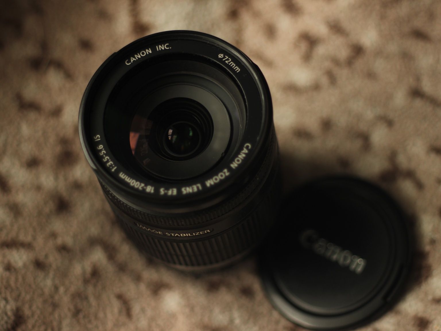 Об'єктив Canon EF-S 18-200mm f/3.5-5.6 IS з фільтром