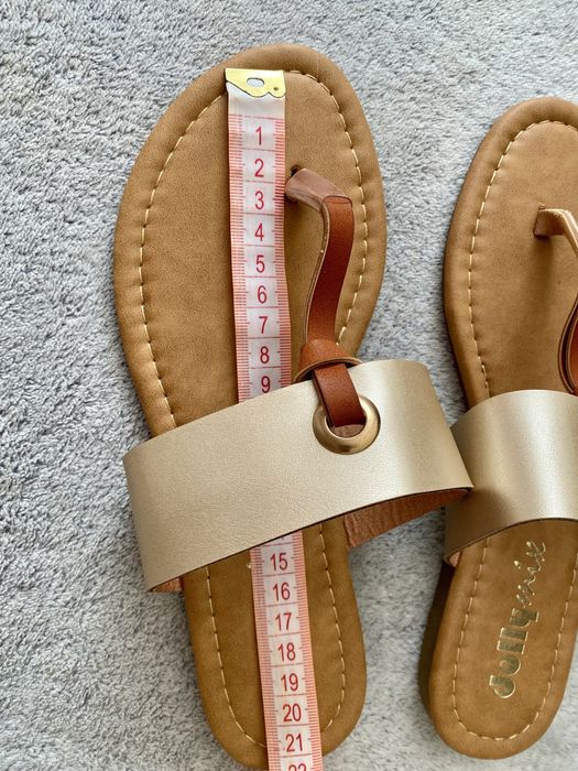 Продам летнюю обувь. Размер 37.