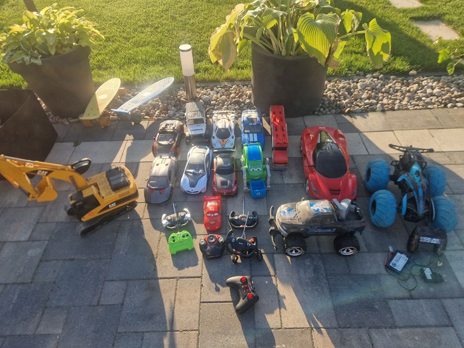 Zestaw Samochodów zdalnie sterowanych  13 szt + Koparka CAT