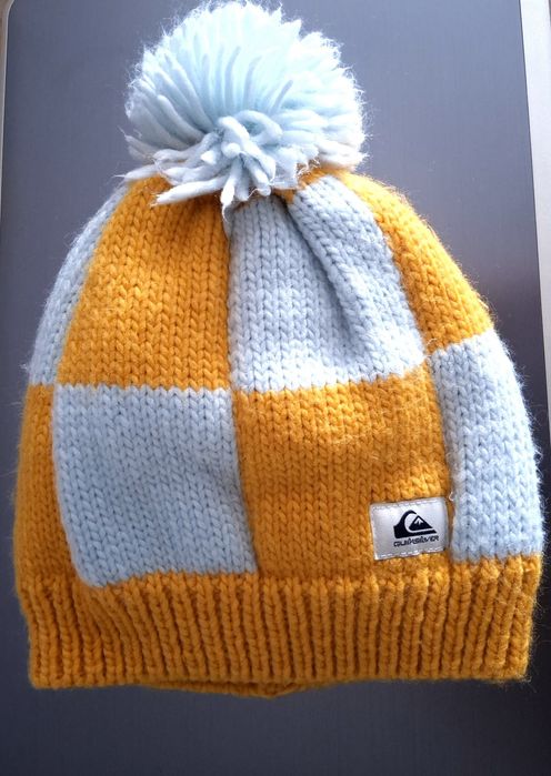 Шапка з помпоном зимова