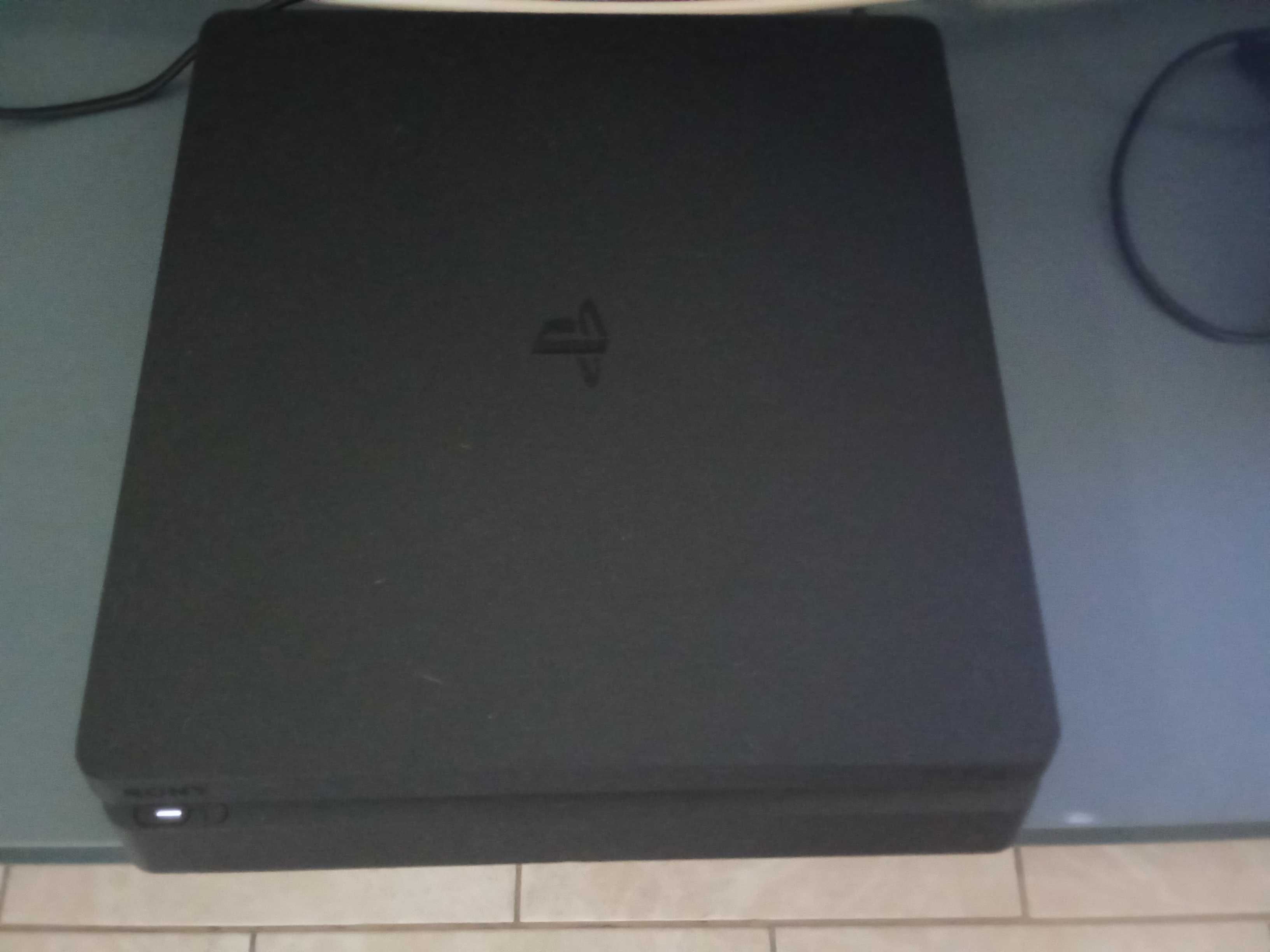 PlayStation 4 Slim 1Tb + Comando