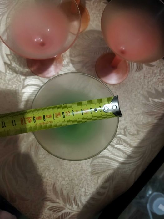 Продам фужери под мартіні ( цвітне скло)