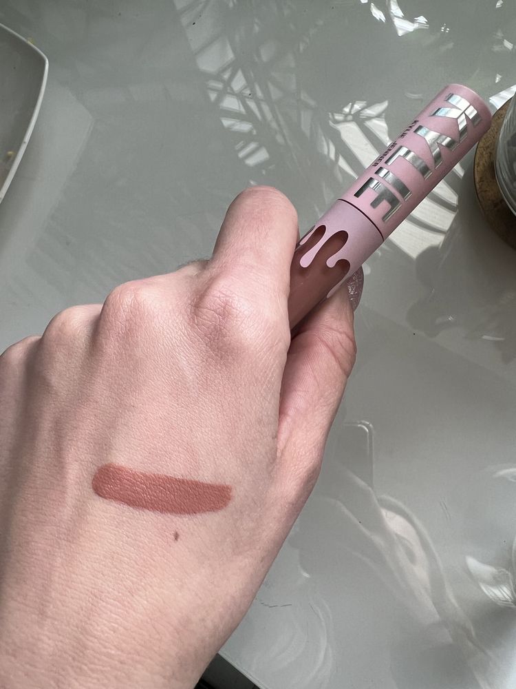 Płynna pomadka szminka Kylie Cosmetics Built to last